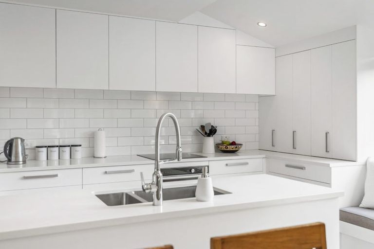 Photo of property in 2/3 Eversleigh Road, Belmont, Auckland, 0622