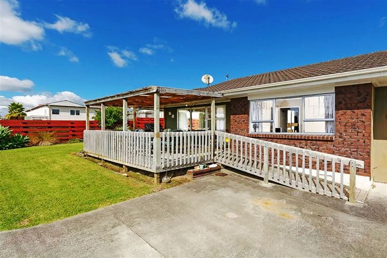 Photo of property in 2/56 Archibald Road, Kelston, Auckland, 0602