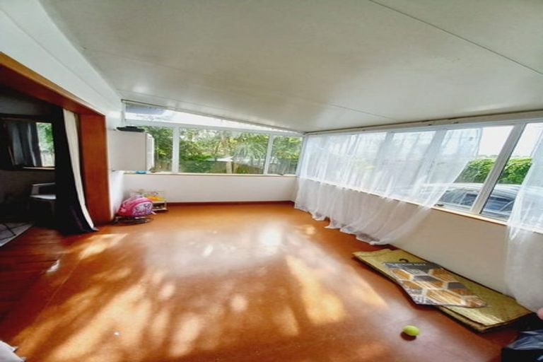 Photo of property in 137 Seabrook Avenue, New Lynn, Auckland, 0600