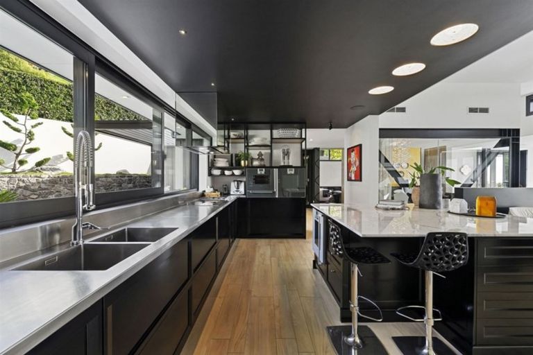 Photo of property in 12 Challenger Lane, Redcliffs, Christchurch, 8081