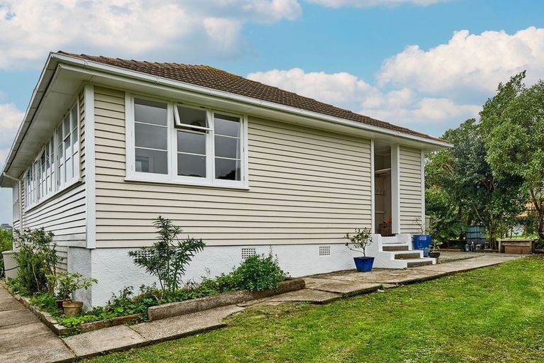 Photo of property in 16 Chaffey Crescent, Titahi Bay, Porirua, 5022