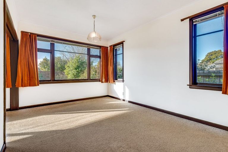 Photo of property in 131 Memorial Avenue, Burnside, Christchurch, 8053