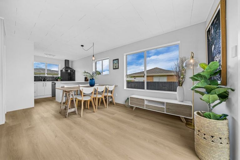 Photo of property in 2/37 Blacklock Avenue, Henderson, Auckland, 0612