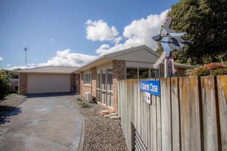 Photo of property in 6 Cabernet Close, Paraparaumu, 5032
