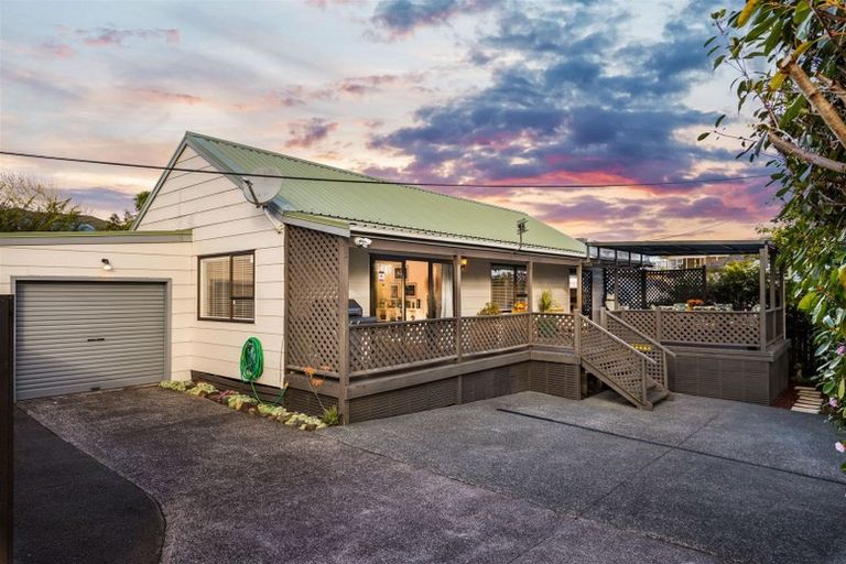 Photo of property in 2/19 Alma Street, Te Atatu South, Auckland, 0610