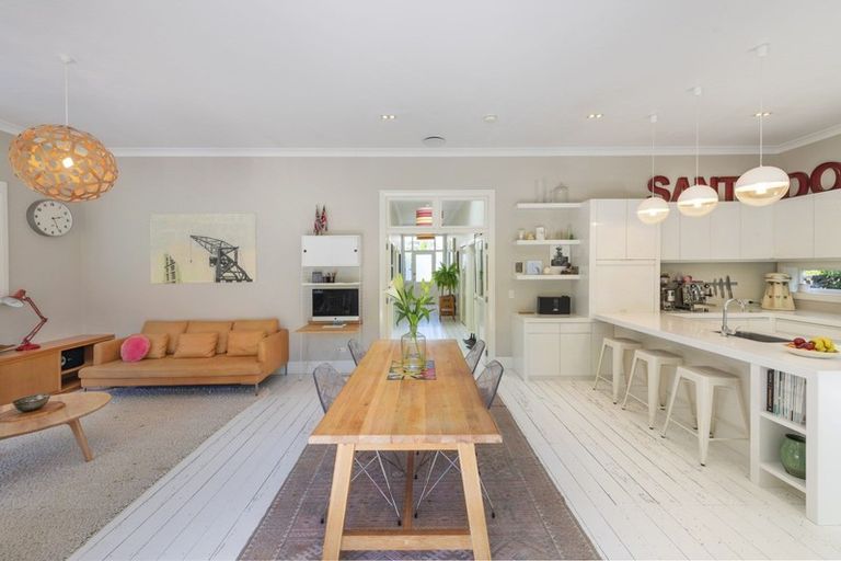 Photo of property in 48 Derwent Street, Island Bay, Wellington, 6023