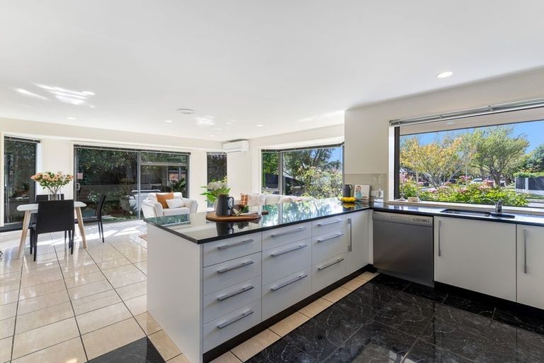 Photo of property in 43 Berkshire Drive, Avonhead, Christchurch, 8042