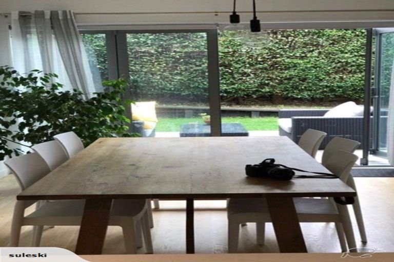 Photo of property in 2/4 Heath Avenue, Northcote, Auckland, 0627