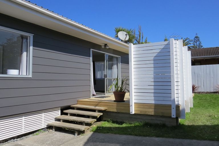 Photo of property in 1/55 Stottholm Road, Titirangi, Auckland, 0604