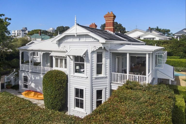 Photo of property in 28 Stanley Point Road, Stanley Point, Auckland, 0624