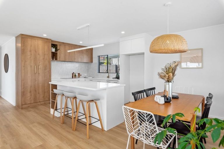 Photo of property in 122a Lynwood Road, New Lynn, Auckland, 0600