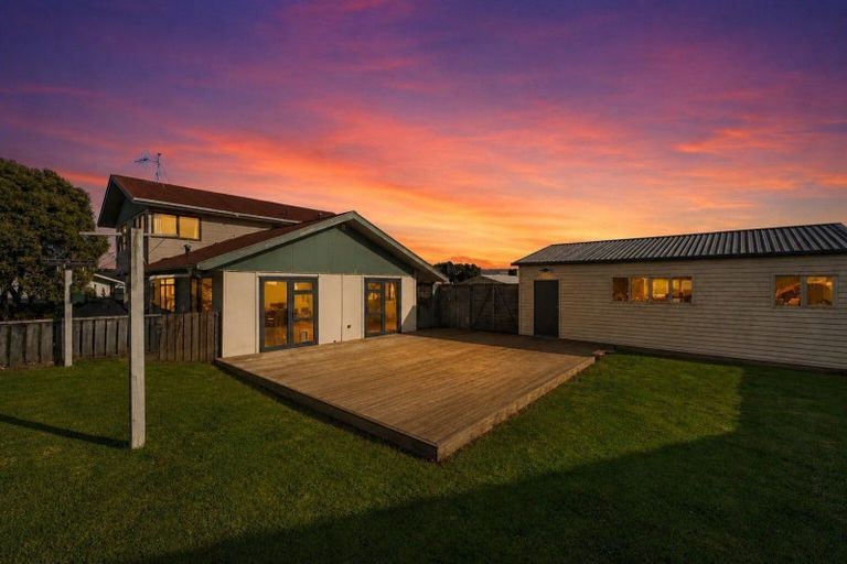 Photo of property in 8 Arnold Grove, Paraparaumu Beach, Paraparaumu, 5032