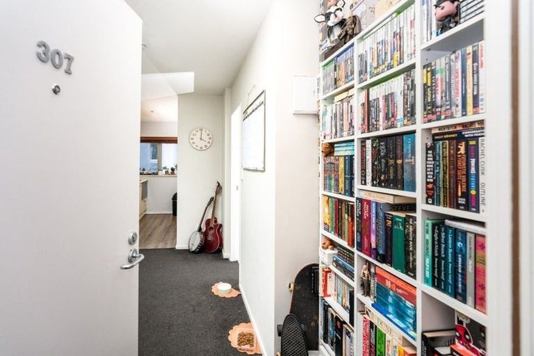Photo of property in Terrace Heights Apartments, 2/163p The Terrace, Wellington Central, Wellington, 6011