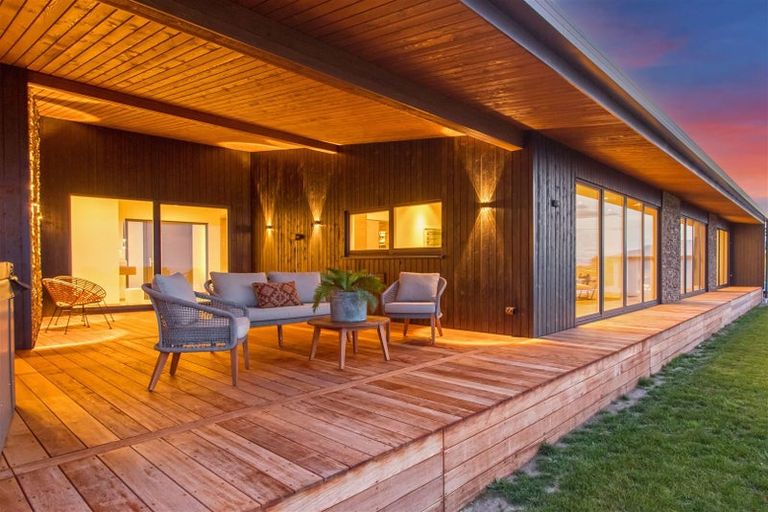 Photo of property in 6 Sowerby Place, Richmond Hill, Christchurch, 8081