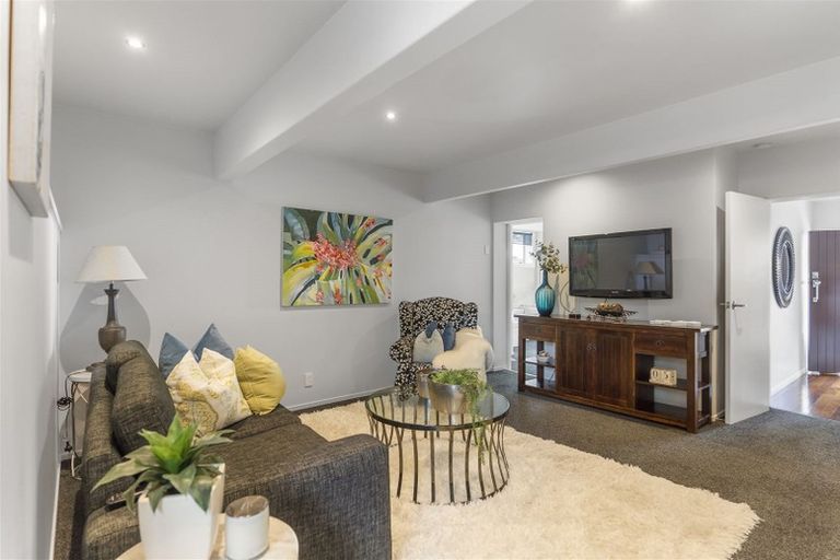 Photo of property in 13 Callender Place, Shelly Park, Auckland, 2014