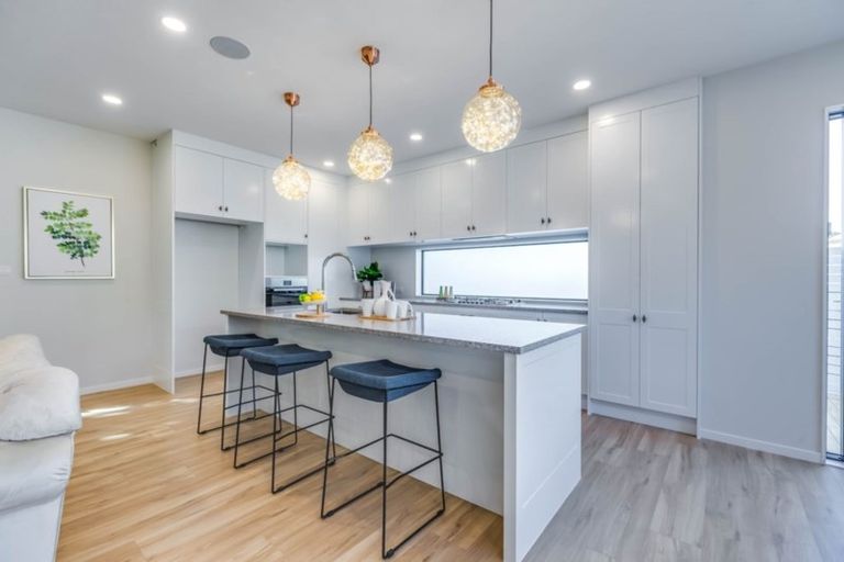 Photo of property in 1 Ti Kouka Place, Te Atatu Peninsula, Auckland, 0610