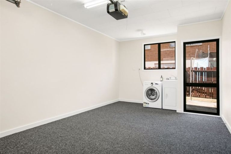 Photo of property in 7/39 Norcross Avenue, Henderson, Auckland, 0612