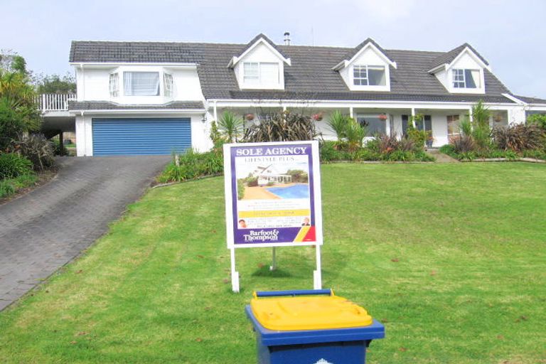 Photo of property in 13a Pounamu Avenue, Greenhithe, Auckland, 0632