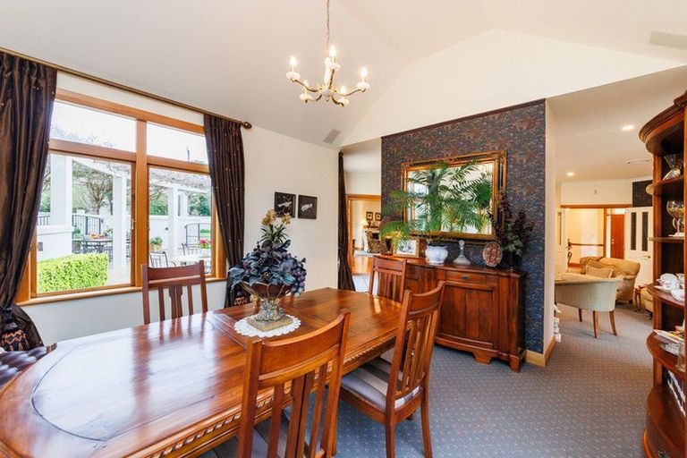 Photo of property in 5 Waicola Drive, Fitzherbert, Palmerston North, 4471
