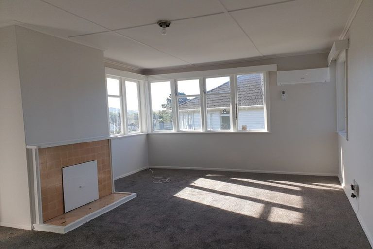 Photo of property in 5 Stevens Crescent, Ranui, Porirua, 5024