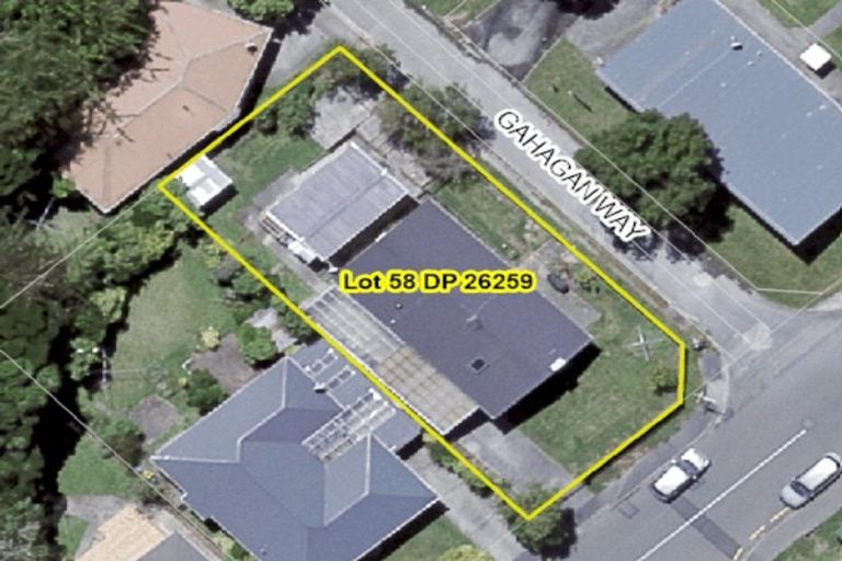 Photo of property in 18 Batchelor Street, Newlands, Wellington, 6037