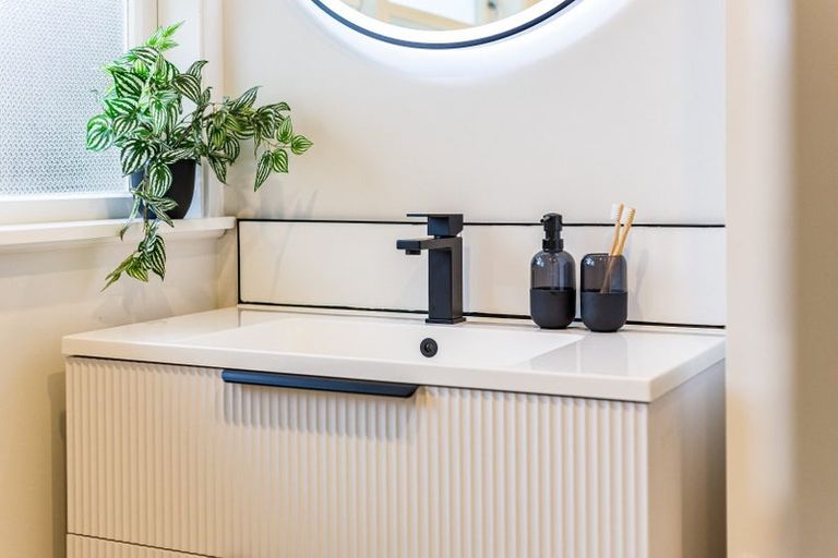 Photo of property in 14 Highbury Drive, Levin, 5510