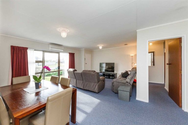 Photo of property in 1b John F Kennedy Drive, Milson, Palmerston North, 4414