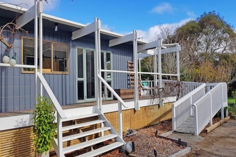 Photo of property in 129 Oakura Road, Oakura, Hikurangi, 0184