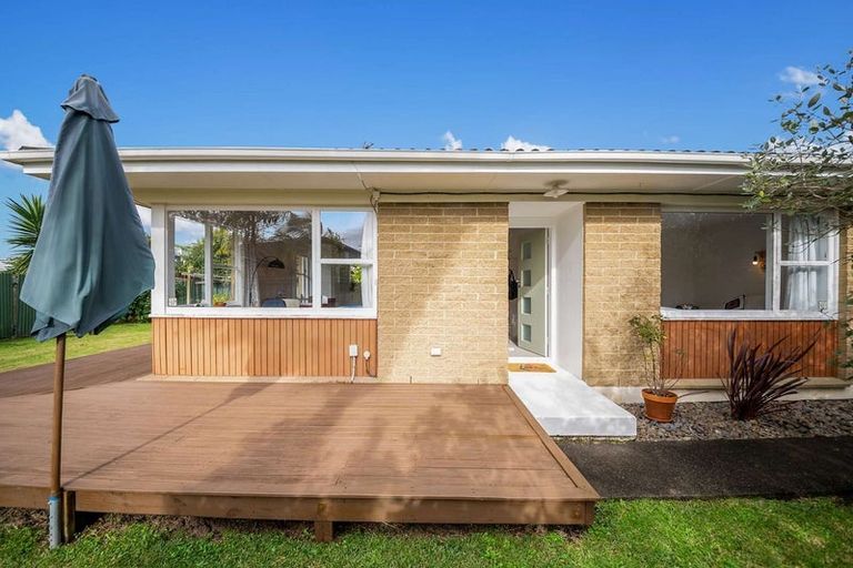 Photo of property in 2/15 Lynette Place, Mangere, Auckland, 2022