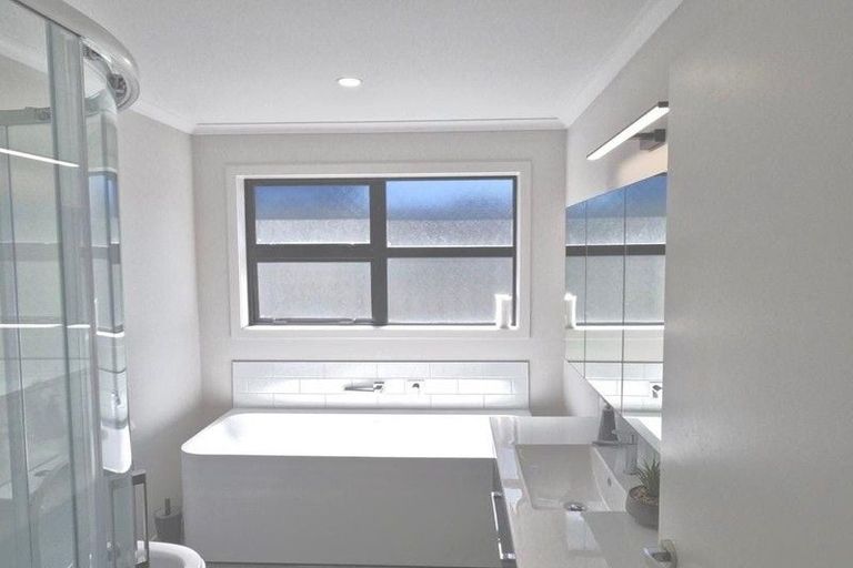 Photo of property in 14 Torea Place, Kenepuru, Porirua, 5022