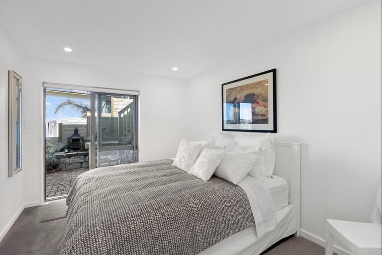 Photo of property in 96 Grovenor Drive, Orewa, 0931