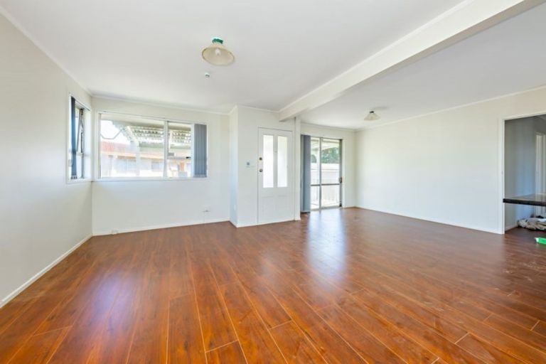 Photo of property in 14 Frobisher Way, Clendon Park, Auckland, 2103