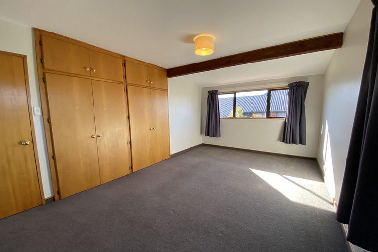 Photo of property in 2/5 Derenzy Place, Avonhead, Christchurch, 8042