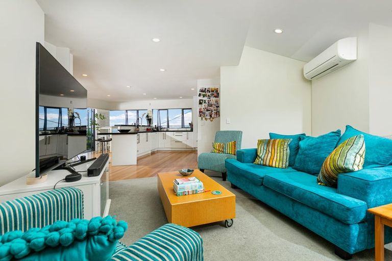Photo of property in 2/35 Channel View Road, Campbells Bay, Auckland, 0630