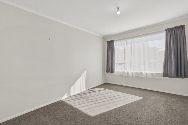 Photo of property in 1/98a Lake Terrace Road, Burwood, Christchurch, 8061