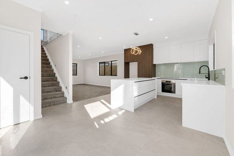 Photo of property in 76a Ennis Avenue, Pakuranga Heights, Auckland, 2010