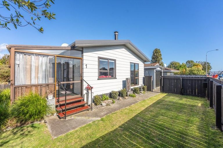 Photo of property in 14 Hurley Road, Paraparaumu Beach, Paraparaumu, 5032
