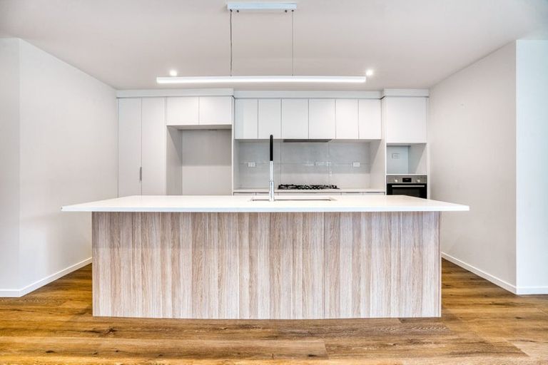 Photo of property in 4/5 Marsh Avenue, Forrest Hill, Auckland, 0620