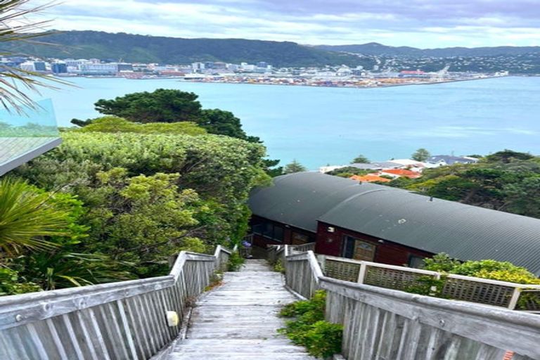 Photo of property in 14 Palliser Road, Roseneath, Wellington, 6011