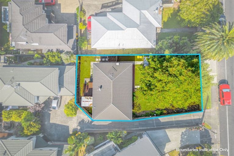 Photo of property in 138 Luckens Road, West Harbour, Auckland, 0618