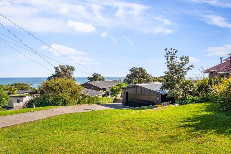 Photo of property in 10 Edwin Mitchelson Road, Muriwai, Waimauku, 0881