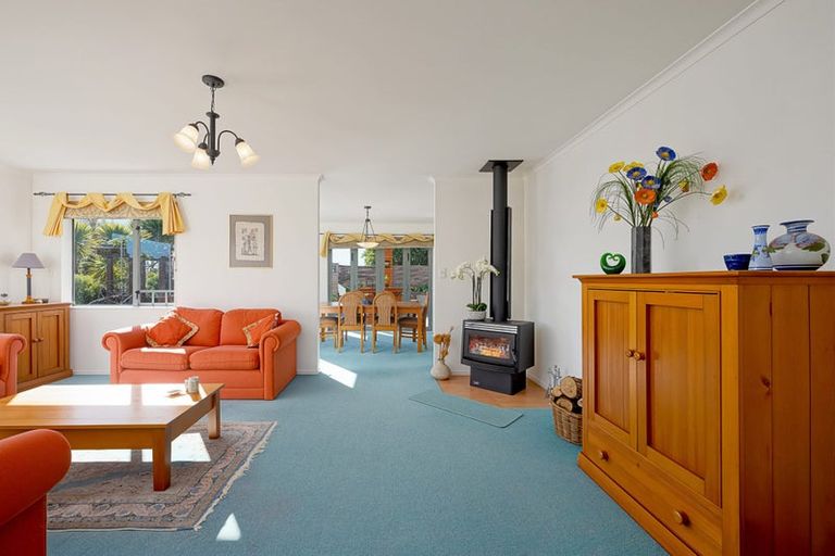 Photo of property in 2 Burgundy Park Avenue, Henderson, Auckland, 0612