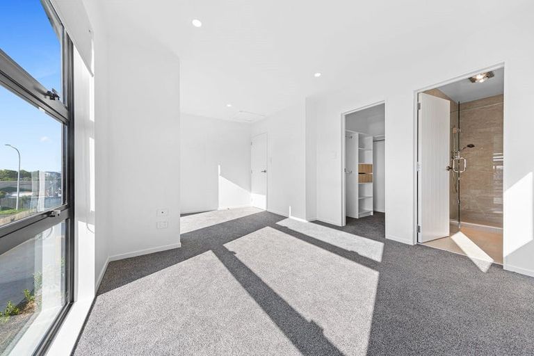 Photo of property in 89a Reeves Road, Pakuranga, Auckland, 2010