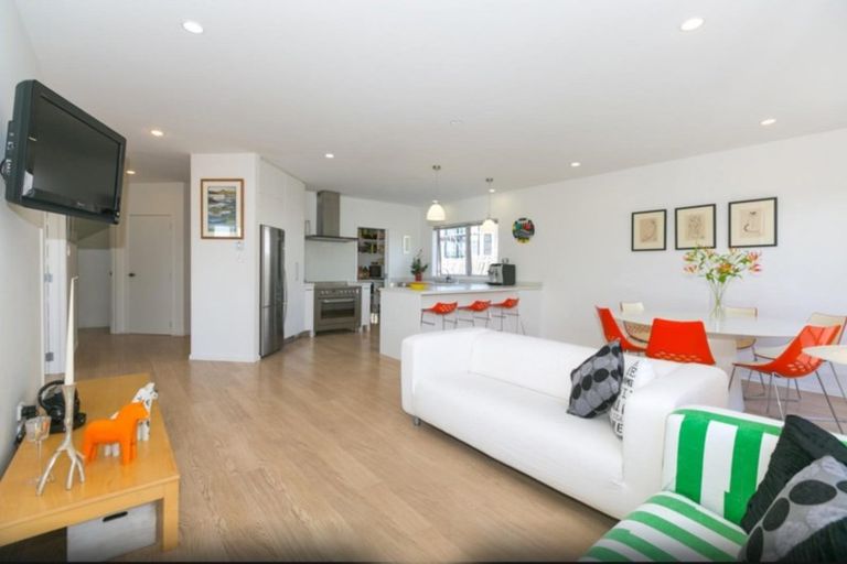 Photo of property in 17 Links Drive, Waiwhakaiho, New Plymouth, 4312