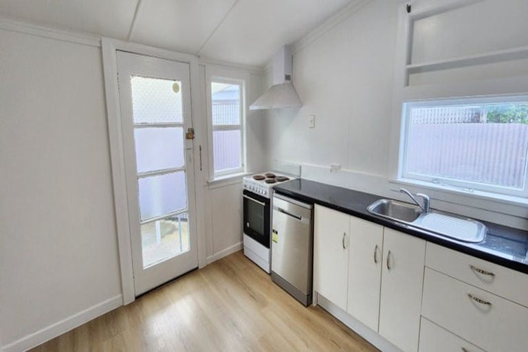 Photo of property in 9 Mahoe Street, Strandon, New Plymouth, 4312