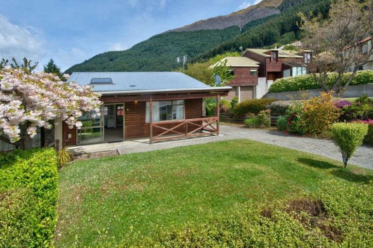 Photo of property in 4a Avalon Crescent, Fernhill, Queenstown, 9300