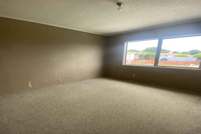 Photo of property in 16 Palmers Road, Clendon Park, Auckland, 2103