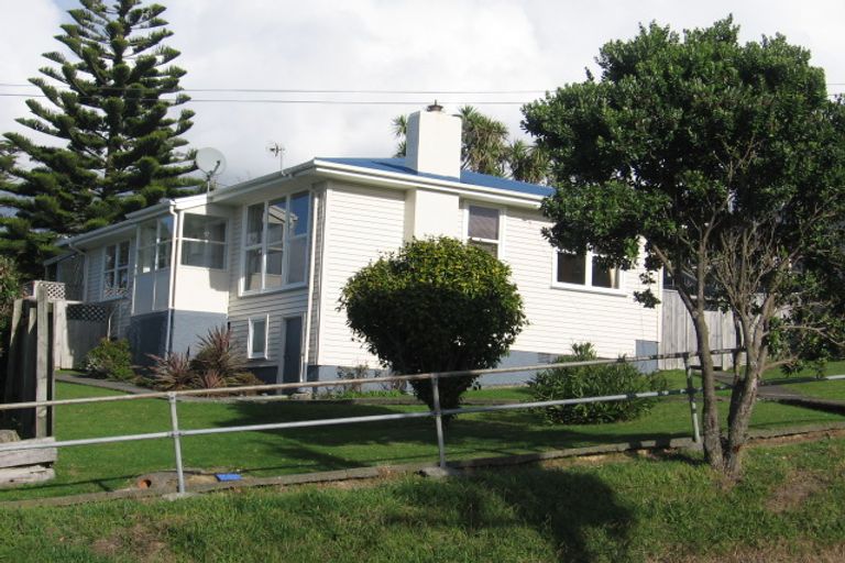 Photo of property in 15 Pikarere Street, Titahi Bay, Porirua, 5022