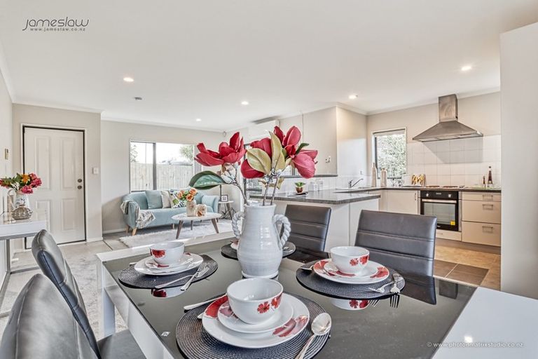 Photo of property in 2 Hamblyn Place, Ranui, Auckland, 0612