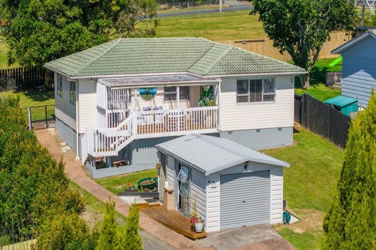 Photo of property in 27 Arlette Place, Massey, Auckland, 0614